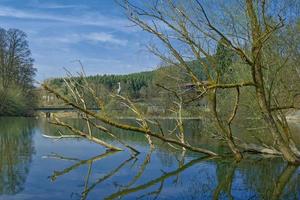 idyllisch landschap Bij rivier- sieg in siegerland regio, duitsland foto