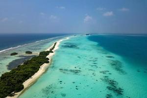Maldiven antenne visie panorama landschap wit zand strand foto