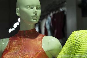 sportkleding gewoontjes gekleed vrouw mannequin foto