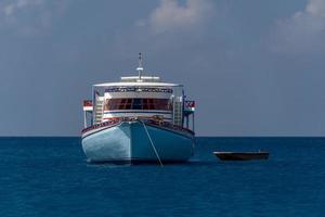 klein duiken schip in Maldiven foto