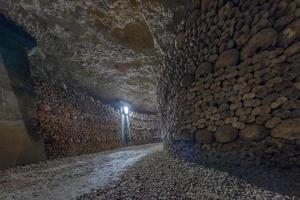 Parijs catacomben schedels en botten foto