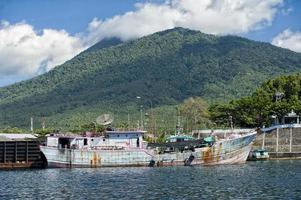 visvangst boot in Indonesië haven foto