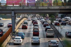 Mexico stad, Mexico - februari 3 2019 - Mexicaans metropolis hoofdstad overbelast verkeer foto