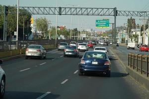 Mexico stad, Mexico - februari 3 2019 - Mexicaans metropolis hoofdstad overbelast verkeer foto