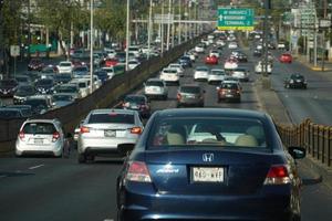 Mexico stad, Mexico - februari 3 2019 - Mexicaans metropolis hoofdstad overbelast verkeer foto