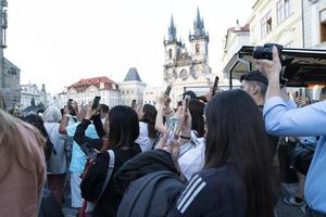 Praag, Tsjechisch republiek - juli 17 2019 - Praag toren klok apostolen uur tonen foto