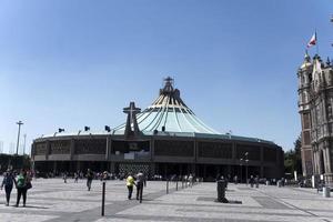 Mexico stad, Mexico - november 4 2017 - pelgrims Bij guadalupe kathedraal foto