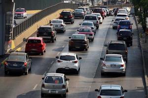 Mexico stad, Mexico - februari 3 2019 - Mexicaans metropolis hoofdstad overbelast verkeer foto