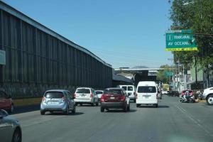 Mexico stad, Mexico - november 5 2017 - Mexicaans metropolis hoofdstad overbelast verkeer foto