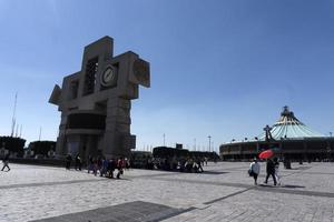 Mexico stad, Mexico - november 4 2017 - pelgrims Bij guadalupe kathedraal foto