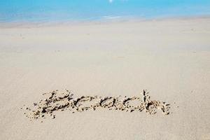 schrijven strand Aan zand. foto