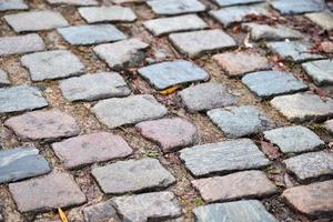 straatstenen bij stadsstraat foto