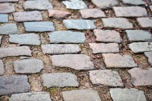 straatstenen bij stadsstraat foto