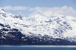gletsjer baai nationaal park besneeuwd berg reeks foto