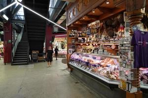 Florence, Italië - september 1 2018 - mensen buying Bij oud stad markt foto