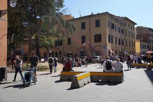 pisa, Italië - september 26 2017 - anti terrorisme barrière in beroemd leunend toren stad- foto