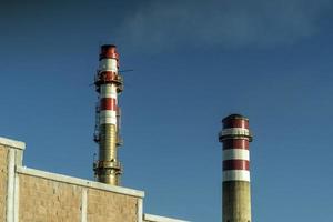 koolstof elektrisch fabriek schoorsteen rook foto