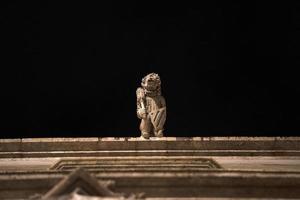 Valencia zijde uitwisseling markt gebouw lonja de la seda waterspuwers Bij nacht foto