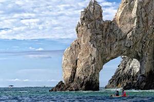 cabo san lucas, Mexico - februari 1 2019 - toerist in water activiteiten foto