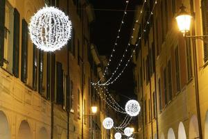 chiavari historisch middeleeuws stad- straat ichten voor Kerstmis foto