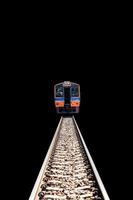 de Thais wijnoogst trein Aan de spoorweg met zwart achtergrond. knipsel paden. foto
