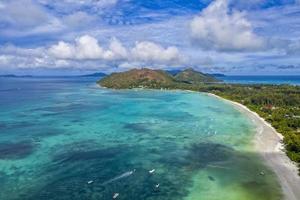 praslin eiland Seychellen paradijs strand antenne dar panorama landschap anse volbert foto