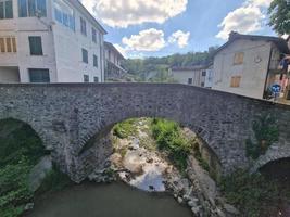 oude Romeins brug in grondona oud middeleeuws Piemonte dorp foto