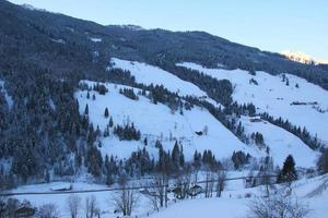 winter landschap in oostenrijks Alpen foto