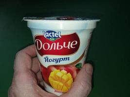 kiev, Oekraïne - januari 28, 2023 yoghurt verpakking lactel foto