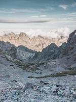 rotsachtige corsica bergen foto