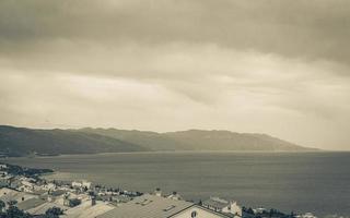 novi vinodolski san marino eiland regenachtige bewolkte dag in kroatië. foto