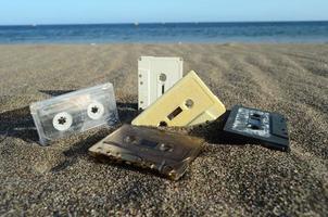 oud casette banden Aan de strand foto