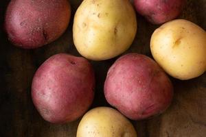 geel en rood aardappelen foto