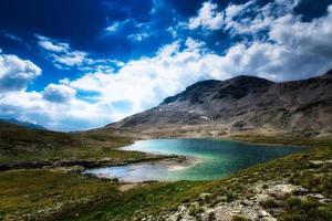 klein berg meer foto