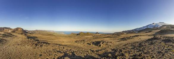 panoramisch visie van snaefellsjokull vulkaan over- de snaefells schiereiland Aan IJsland in zomer foto