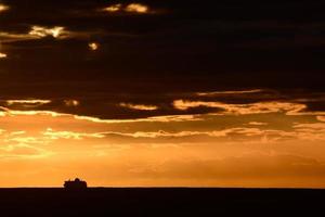 zee over- de zonsondergang foto