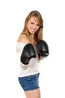 jong blond met boksen handschoenen foto
