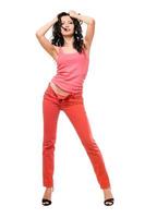 sexy speels jong brunette in een rood jeans foto