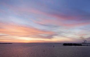 kleurrijk lucht voordat zonsopkomst in tampa foto