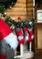 Kerstmis interieur met de kerstman claus foto