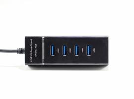 zwart USB hub geïsoleerd Aan wit.vier USB poorten USB. foto