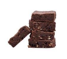 stack van plein gebakken stukken van chocola brownie taart met walnoten foto