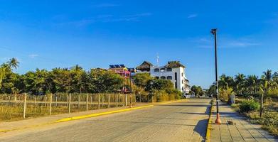 puerto escondido oaxaca Mexico 2022 toneel- visie toerist straat palm stad zicatela puerto escondido Mexico. foto