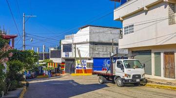 puerto escondido oaxaca Mexico 2022 bezig weg straat het rijden auto's verkeer jam puerto escondido Mexico. foto