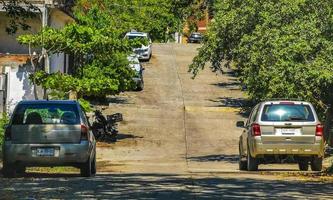 puerto escondido oaxaca Mexico 2022 bezig weg straat het rijden auto's verkeer jam puerto escondido Mexico. foto