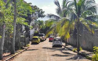 puerto escondido oaxaca Mexico 2022 bezig weg straat het rijden auto's verkeer jam puerto escondido Mexico. foto