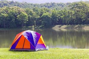 koepel tent camping Bij meer kant foto