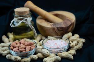 ingrediënten voor maken gezouten pinda boter foto