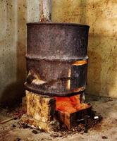 oud steen oven voor verwarming foto