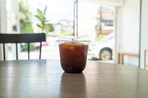 americano koffie of lang zwart koffie in glas foto